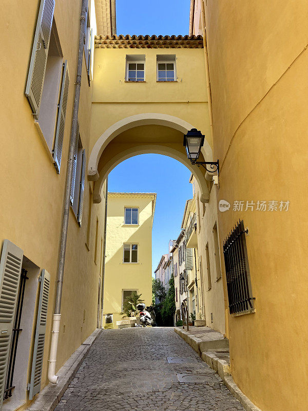 法国- Côte d 'Azur - Antibes -老城区的小街